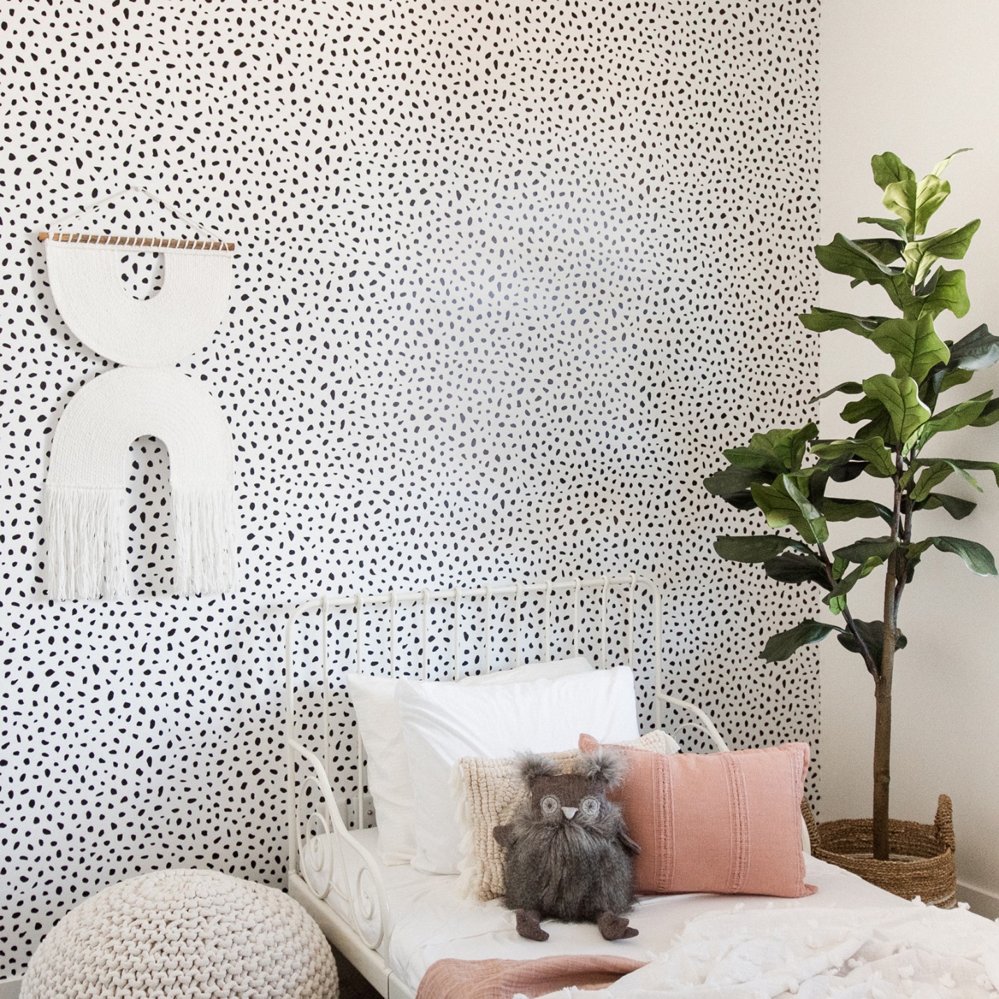 Why Vinyl Wallpaper Is A Must If You Have Pets and Kids