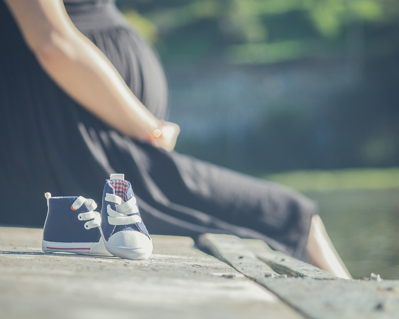 https://pixabay.com/photos/pregnant-shoes-babies-spring-2720433/